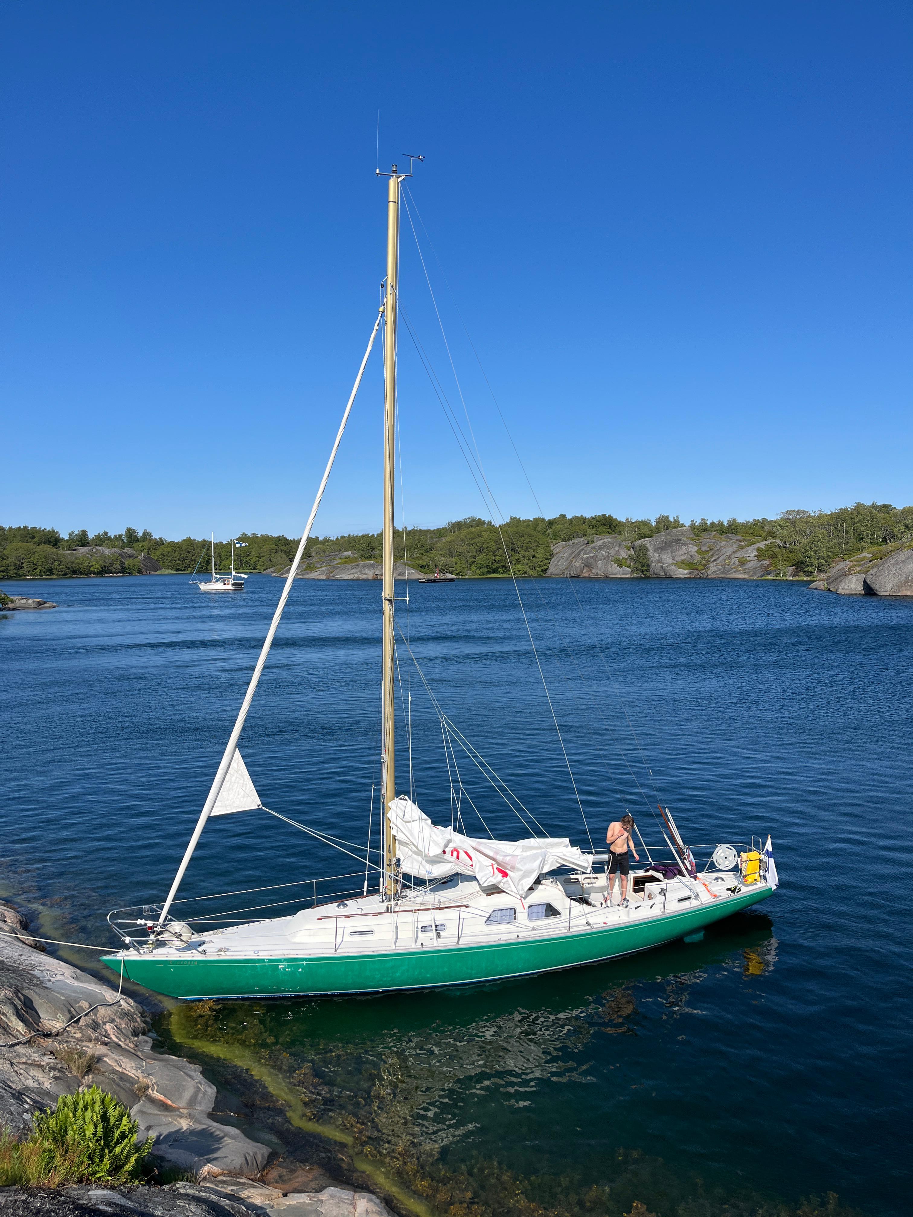 Satama tai saarikohde matkan varrella